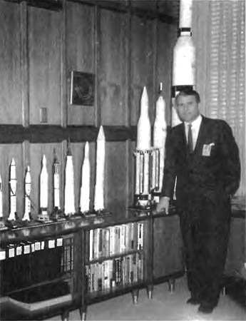 Вернер фон Браун. Человек, который продал Луну - i_017.jpg