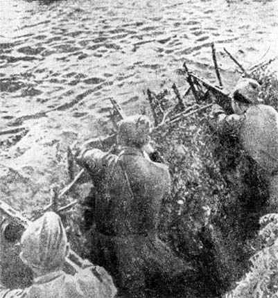 «Отважный-1» уходит в море - i_005.jpg