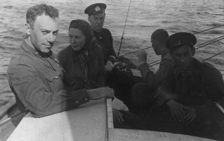 Герман. Интервью. Эссе. Сценарий - i_006.jpg