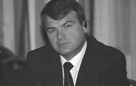 Сердюков гейт. Мебель, женщины, миллиарды. Жизнь и нравы вредителей XXI века - i_007.jpg