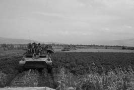 Сердюков гейт. Мебель, женщины, миллиарды. Жизнь и нравы вредителей XXI века - i_027.jpg