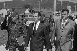 Сердюков гейт. Мебель, женщины, миллиарды. Жизнь и нравы вредителей XXI века - i_035.jpg