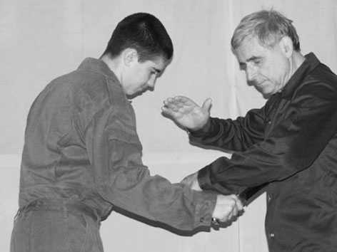 Энциклопедия самозащиты. Как выжить в мире насилия - i_005.jpg