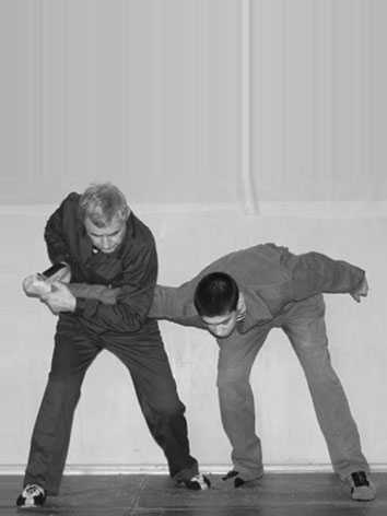 Энциклопедия самозащиты. Как выжить в мире насилия - i_013.jpg