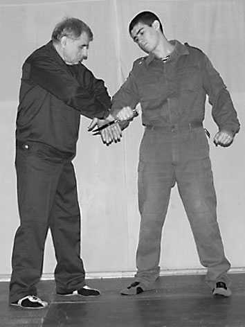 Энциклопедия самозащиты. Как выжить в мире насилия - i_014.jpg