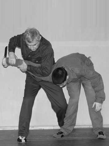 Энциклопедия самозащиты. Как выжить в мире насилия - i_019.jpg