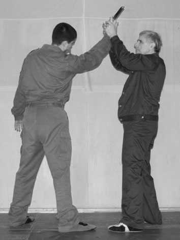 Энциклопедия самозащиты. Как выжить в мире насилия - i_022.jpg