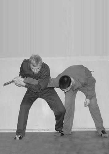 Энциклопедия самозащиты. Как выжить в мире насилия - i_026.jpg