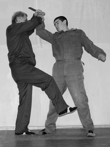 Энциклопедия самозащиты. Как выжить в мире насилия - i_028.jpg