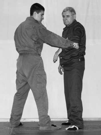 Энциклопедия самозащиты. Как выжить в мире насилия - i_030.jpg