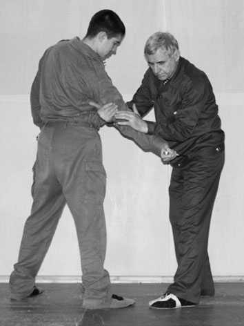 Энциклопедия самозащиты. Как выжить в мире насилия - i_034.jpg