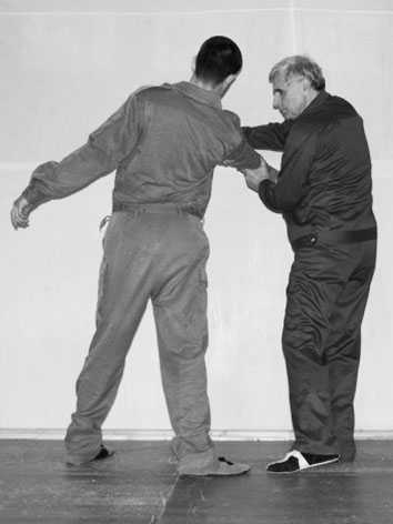 Энциклопедия самозащиты. Как выжить в мире насилия - i_035.jpg