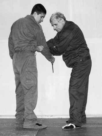 Энциклопедия самозащиты. Как выжить в мире насилия - i_037.jpg