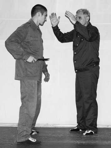 Энциклопедия самозащиты. Как выжить в мире насилия - i_039.jpg