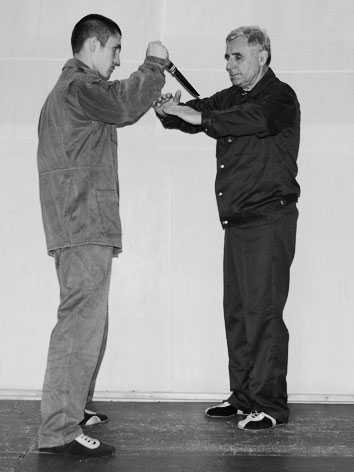 Энциклопедия самозащиты. Как выжить в мире насилия - i_041.jpg