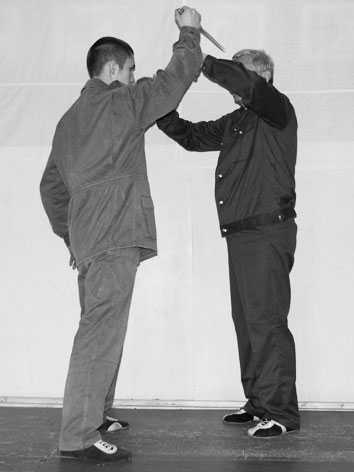 Энциклопедия самозащиты. Как выжить в мире насилия - i_042.jpg