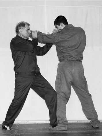 Энциклопедия самозащиты. Как выжить в мире насилия - i_044.jpg