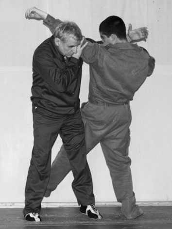 Энциклопедия самозащиты. Как выжить в мире насилия - i_047.jpg