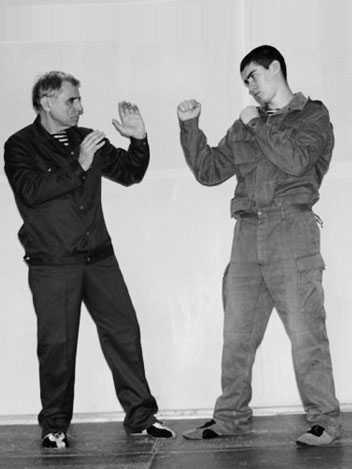 Энциклопедия самозащиты. Как выжить в мире насилия - i_055.jpg