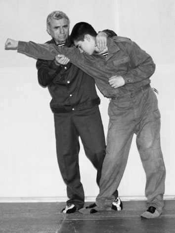 Энциклопедия самозащиты. Как выжить в мире насилия - i_057.jpg