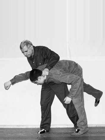 Энциклопедия самозащиты. Как выжить в мире насилия - i_058.jpg