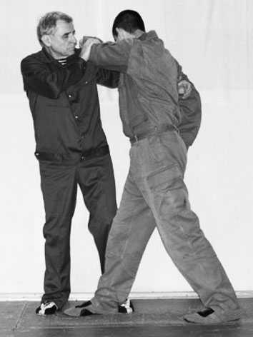 Энциклопедия самозащиты. Как выжить в мире насилия - i_060.jpg