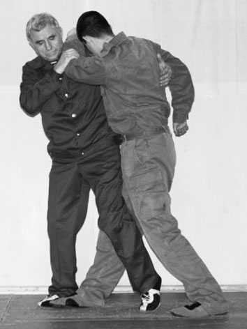 Энциклопедия самозащиты. Как выжить в мире насилия - i_061.jpg