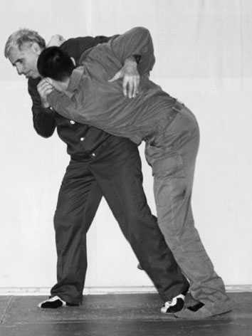 Энциклопедия самозащиты. Как выжить в мире насилия - i_062.jpg