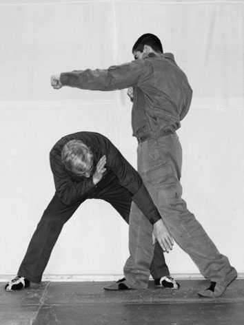 Энциклопедия самозащиты. Как выжить в мире насилия - i_063.jpg