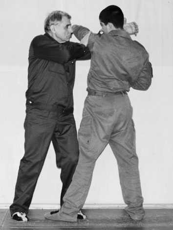 Энциклопедия самозащиты. Как выжить в мире насилия - i_066.jpg