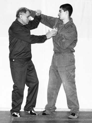 Энциклопедия самозащиты. Как выжить в мире насилия - i_069.jpg