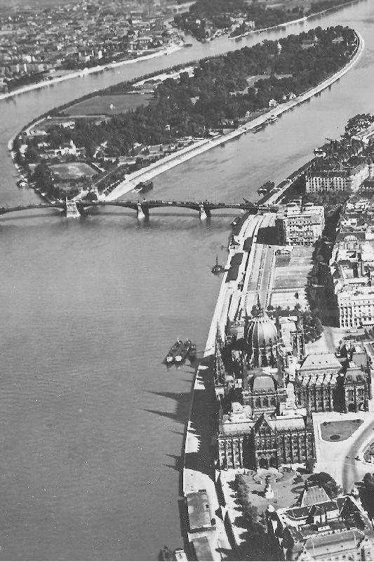 Триумф красной герани. Книга о Будапеште - i_007.jpg