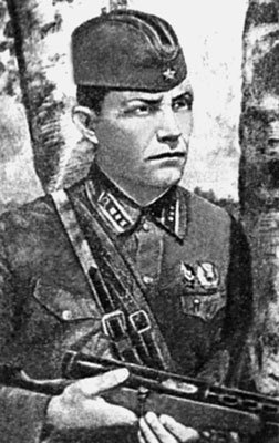 Пограничники в 1941 году. Они не сдавались в плен - i_008.jpg