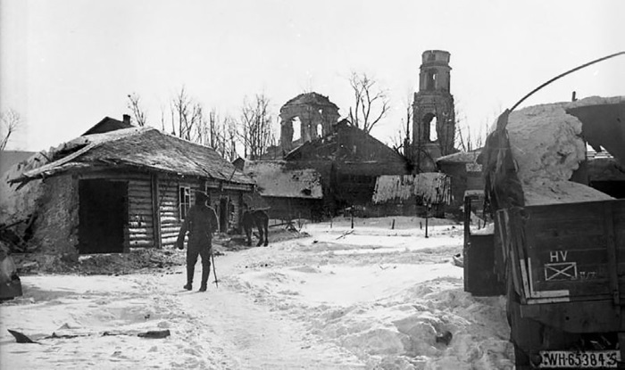 Холмский «котел». 105 дней в полном окружении - i_014.jpg