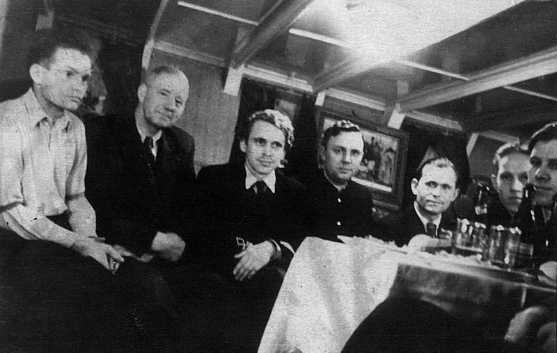 В море – дома, на берегу – в гостях. Записки моряка дальнего плавания - i_022.jpg