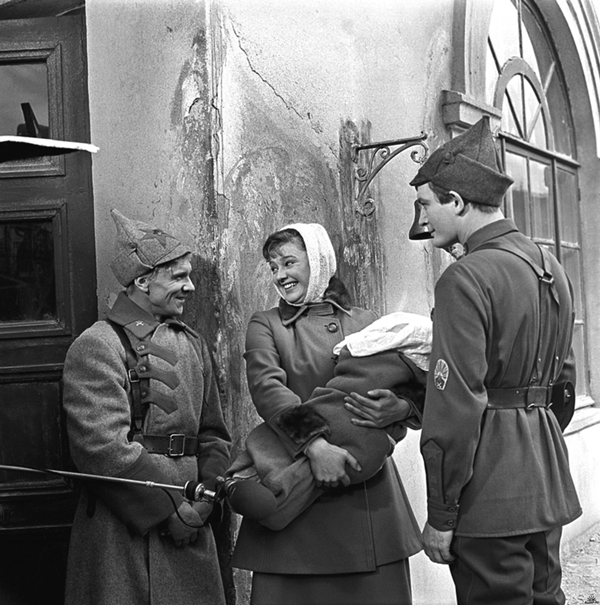 Летят за днями дни… - i_008.png