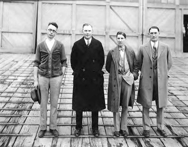 Мальчики в лодке - i_007.jpg