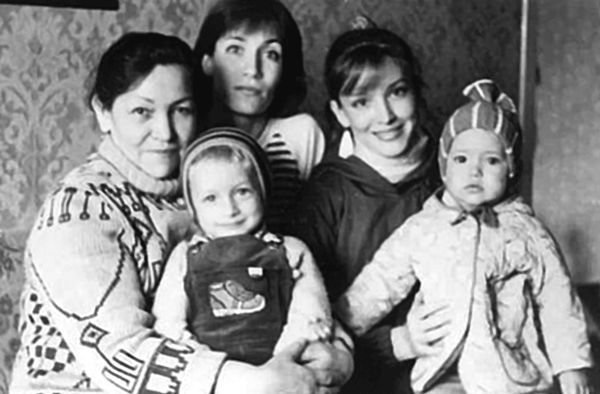 Анна Самохина. Роковая женщина советского кино - i_026.png