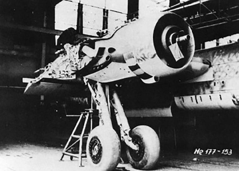 Летающие крепости Гитлера в бою. «Урал-бомбер» Не-177 «Грайф» - i_019.jpg