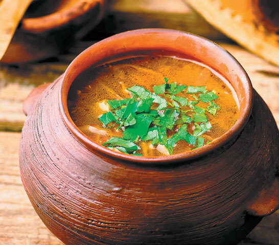 Деревенская кухня. Простые и вкусные блюда в сковороде и горшочке - i_002.jpg