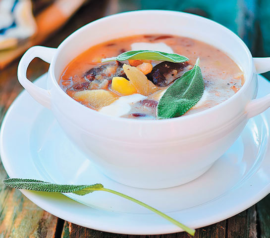 Деревенская кухня. Простые и вкусные блюда в сковороде и горшочке - i_005.jpg