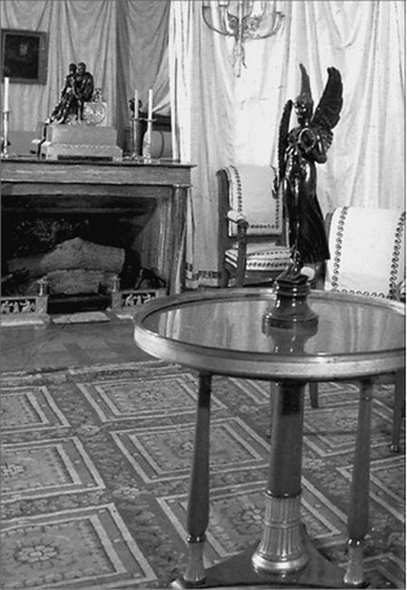 Нравы Мальмезонского дворца - i_012.jpg