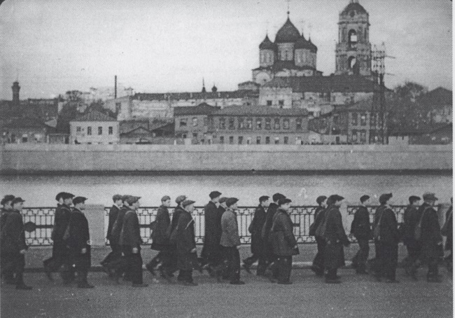 «Разгром немецких войск под Москвой». Триумф по обе стороны океана - i_009.jpg