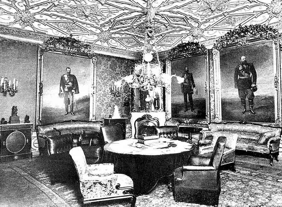 История петербургских особняков. Дома и люди - i_028.jpg