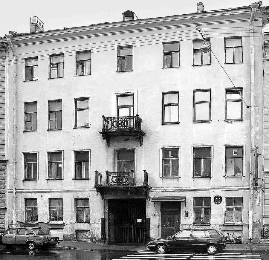 История петербургских особняков. Дома и люди - i_068.jpg