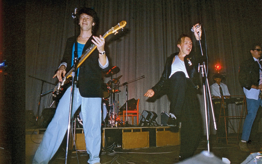 Путь Горыныча. Авторизованная биография Гарика Сукачева - i_020.jpg