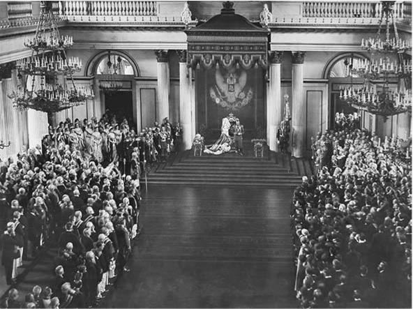 Град обреченный. Путеводитель по Петербургу перед революцией - i_018.jpg