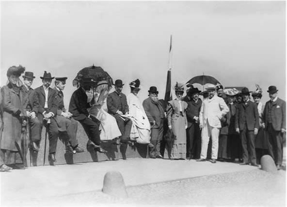 Град обреченный. Путеводитель по Петербургу перед революцией - i_019.jpg