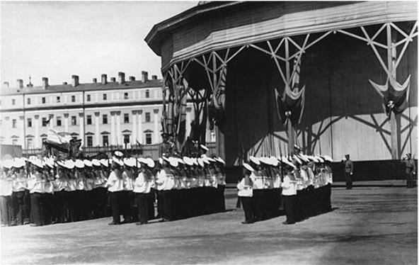 Град обреченный. Путеводитель по Петербургу перед революцией - i_036.jpg