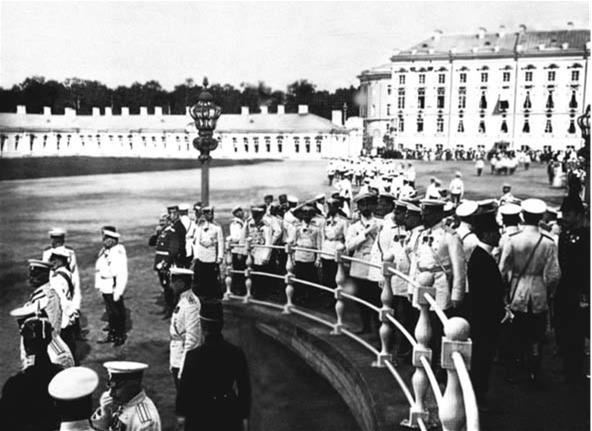 Град обреченный. Путеводитель по Петербургу перед революцией - i_071.jpg